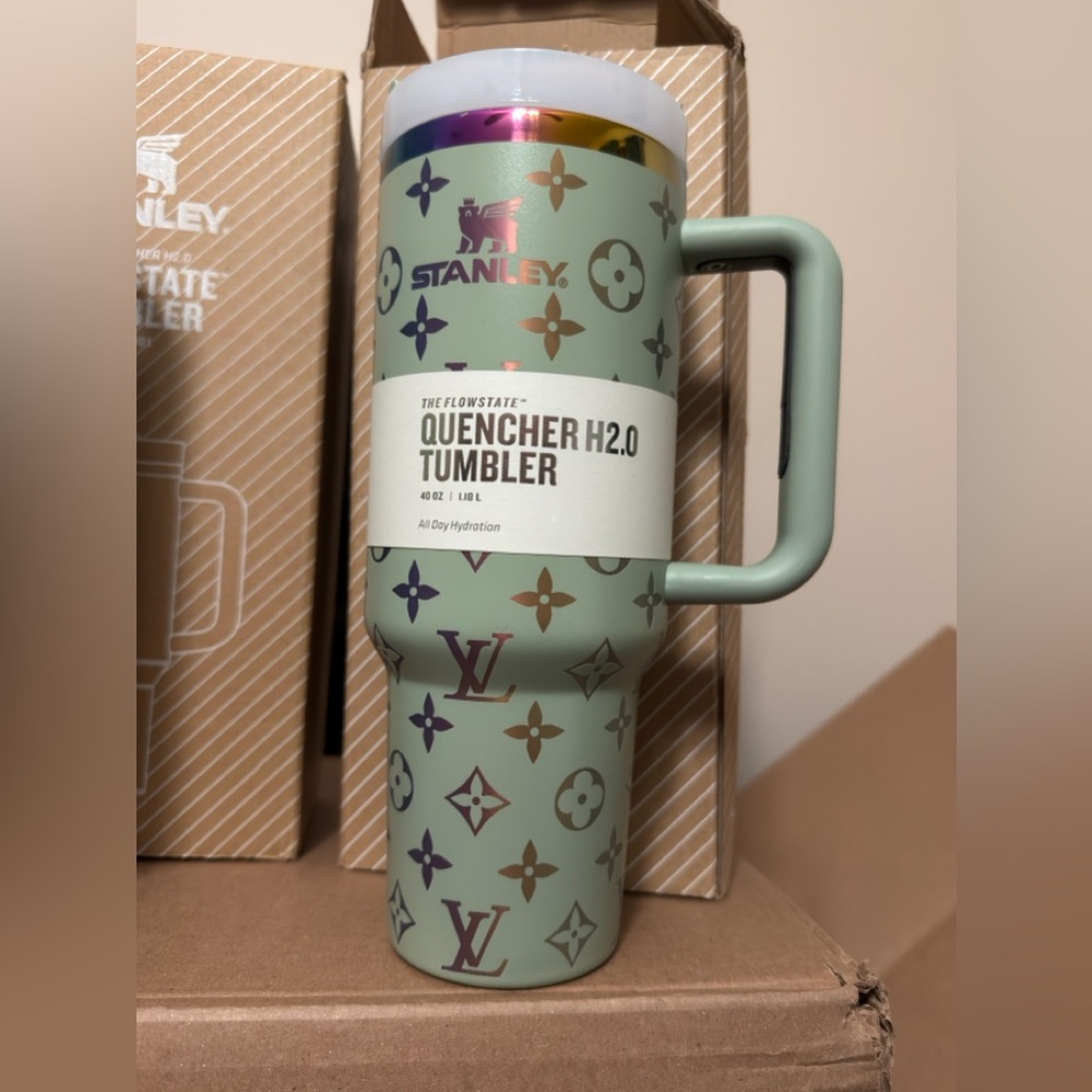 Stanley Quencher H2.0 Tumbler in Green with designer engraved